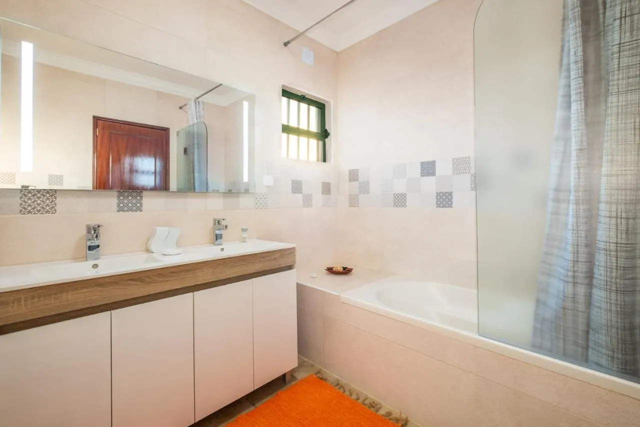 Villa Sequeira - Private Pool - Free Wifi - By Bedzy Albufeira 0*,  Portugal